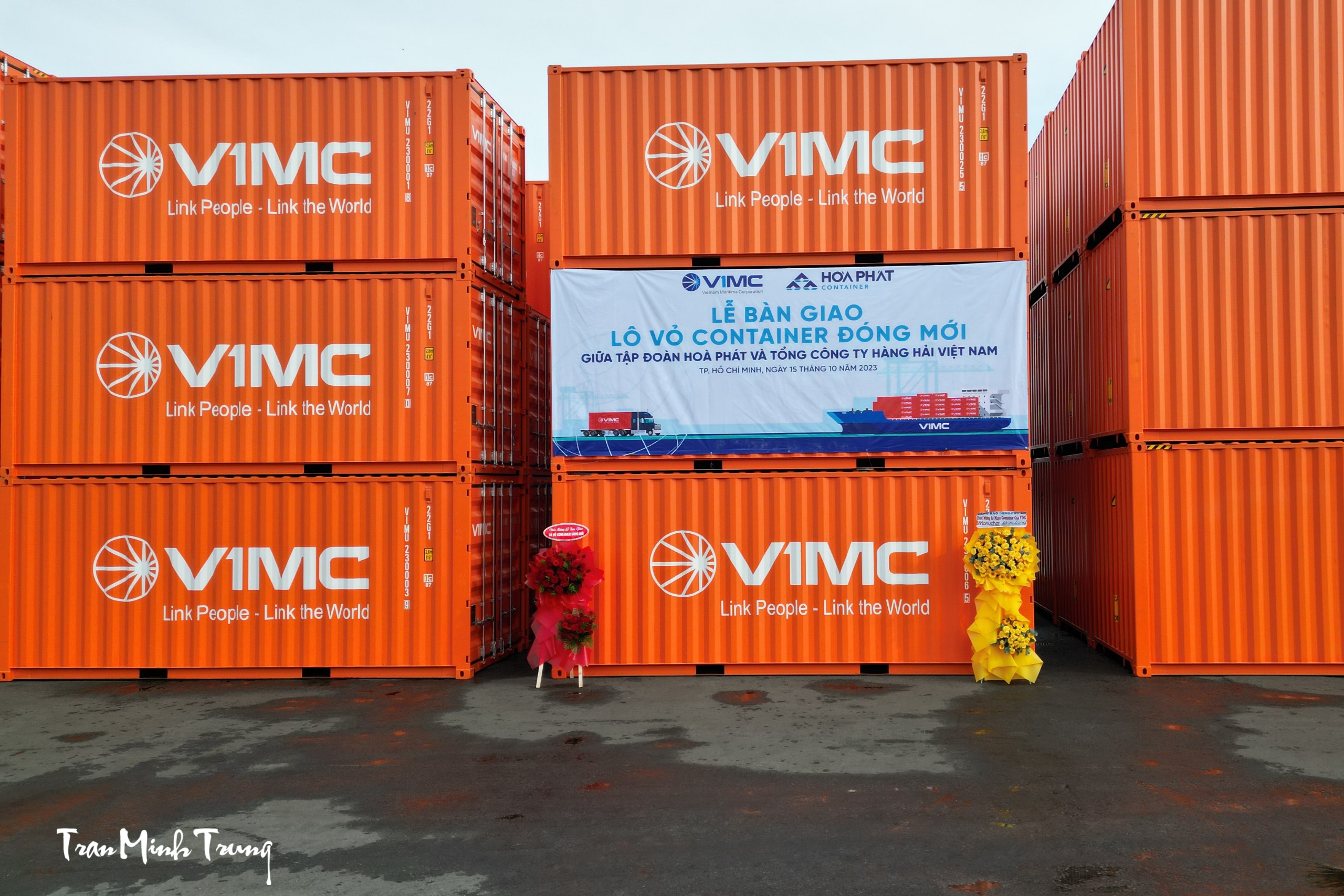 Bàn giao lô vỏ Container đóng mới giữa Tập đoàn Hoà Phát và Tổng công ty Hàng hải Việt Nam
